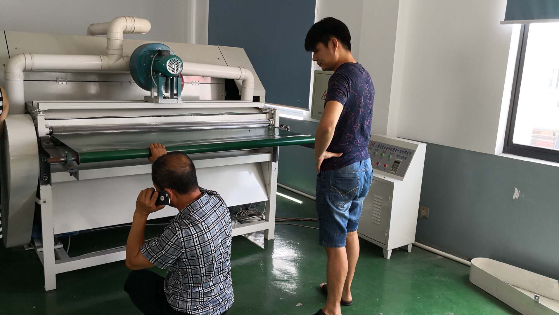 山西臨汾老板考察鼎諾機(jī)電絎縫機(jī)