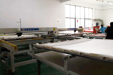 鼎諾機(jī)電全自動(dòng)被褥生產(chǎn)線