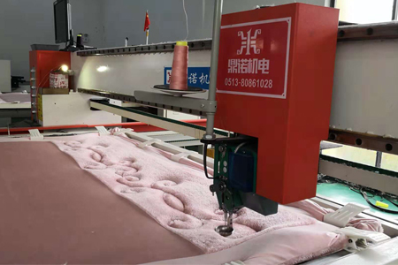 鼎諾機(jī)電全自動(dòng)被褥生產(chǎn)線